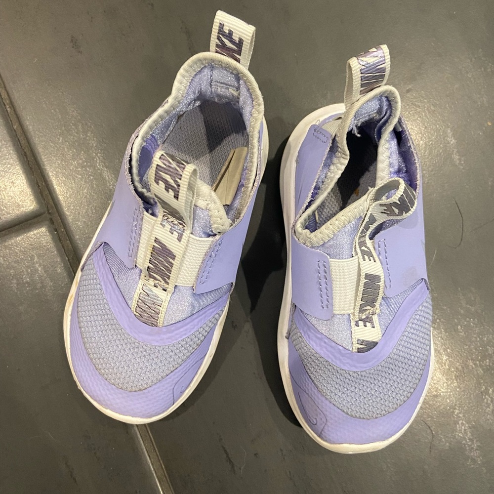 Toddler flex runner Nike lavender size 8 used